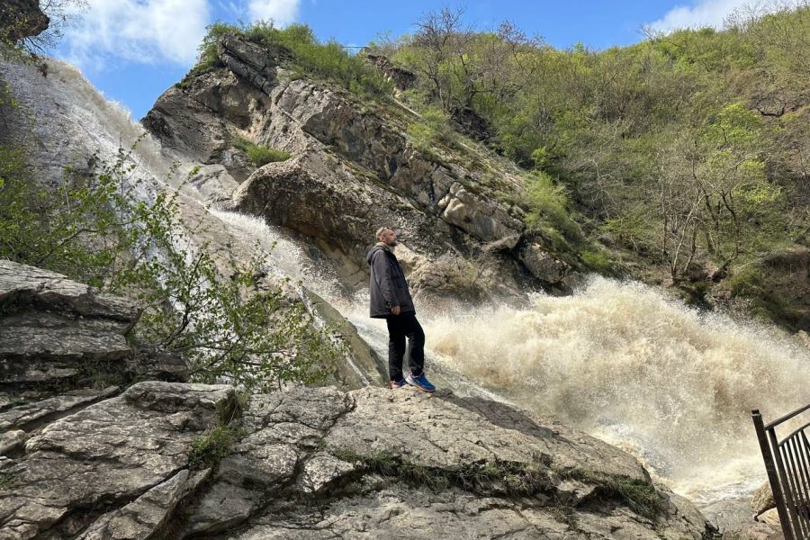 Экскурсия: экраноплан «Лунь», Ханагский водопад и древняя крепость